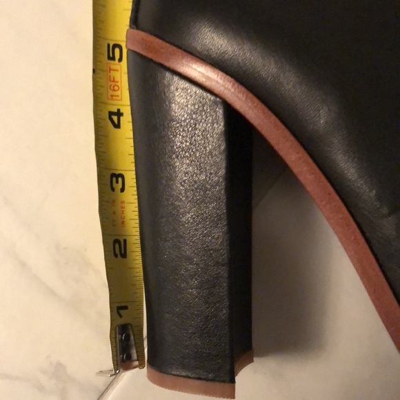 Dolce vita leather heeled bootie. Gorgeous. EUC! - Picture 10 of 10
